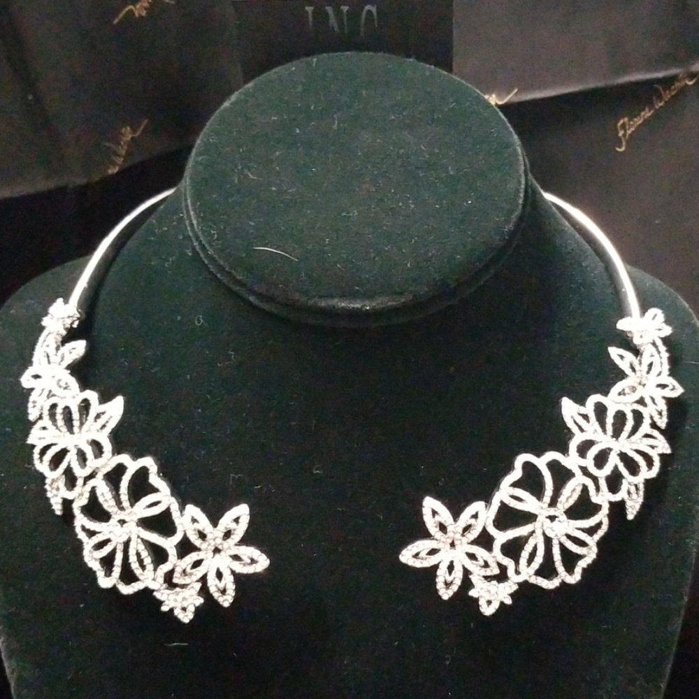 Flower collar